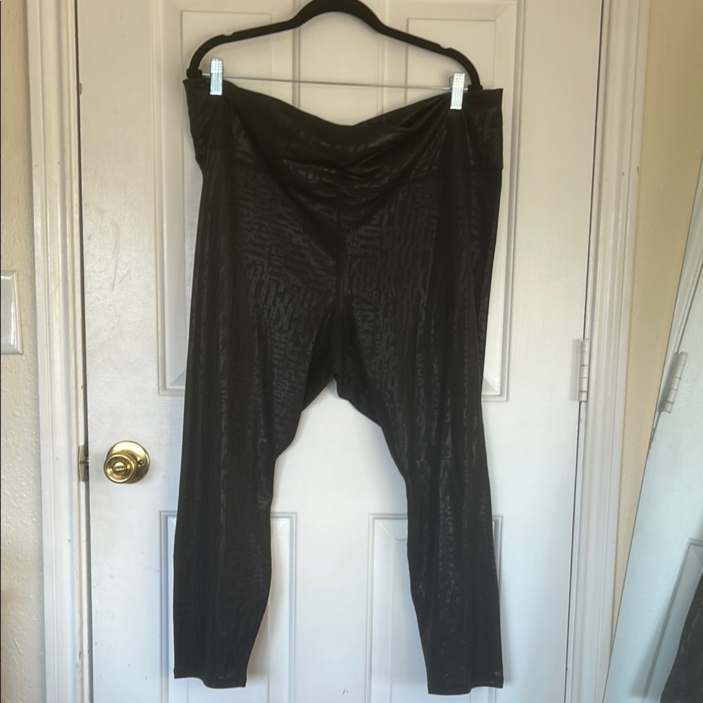 Fabletics Black Patterned PowerHold Leggings